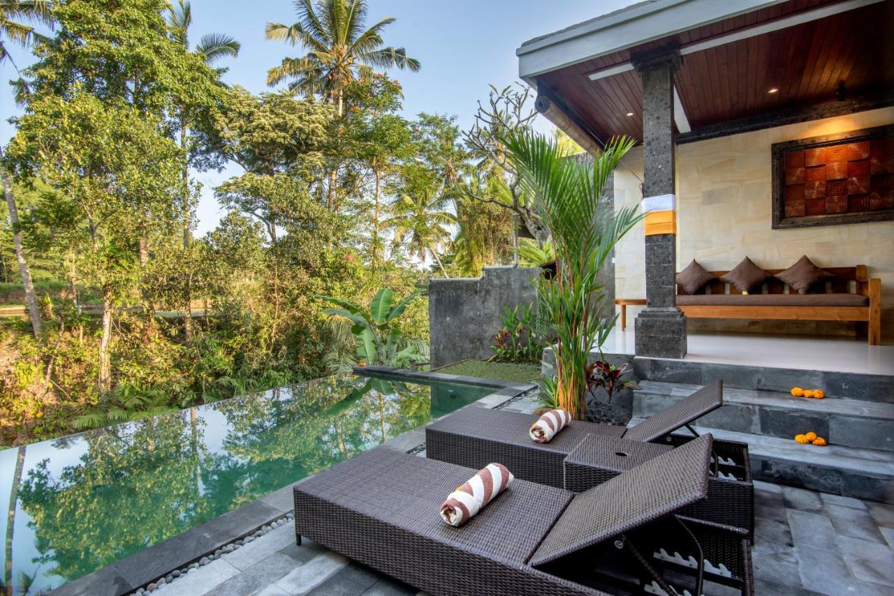 Villa Madhawa & *